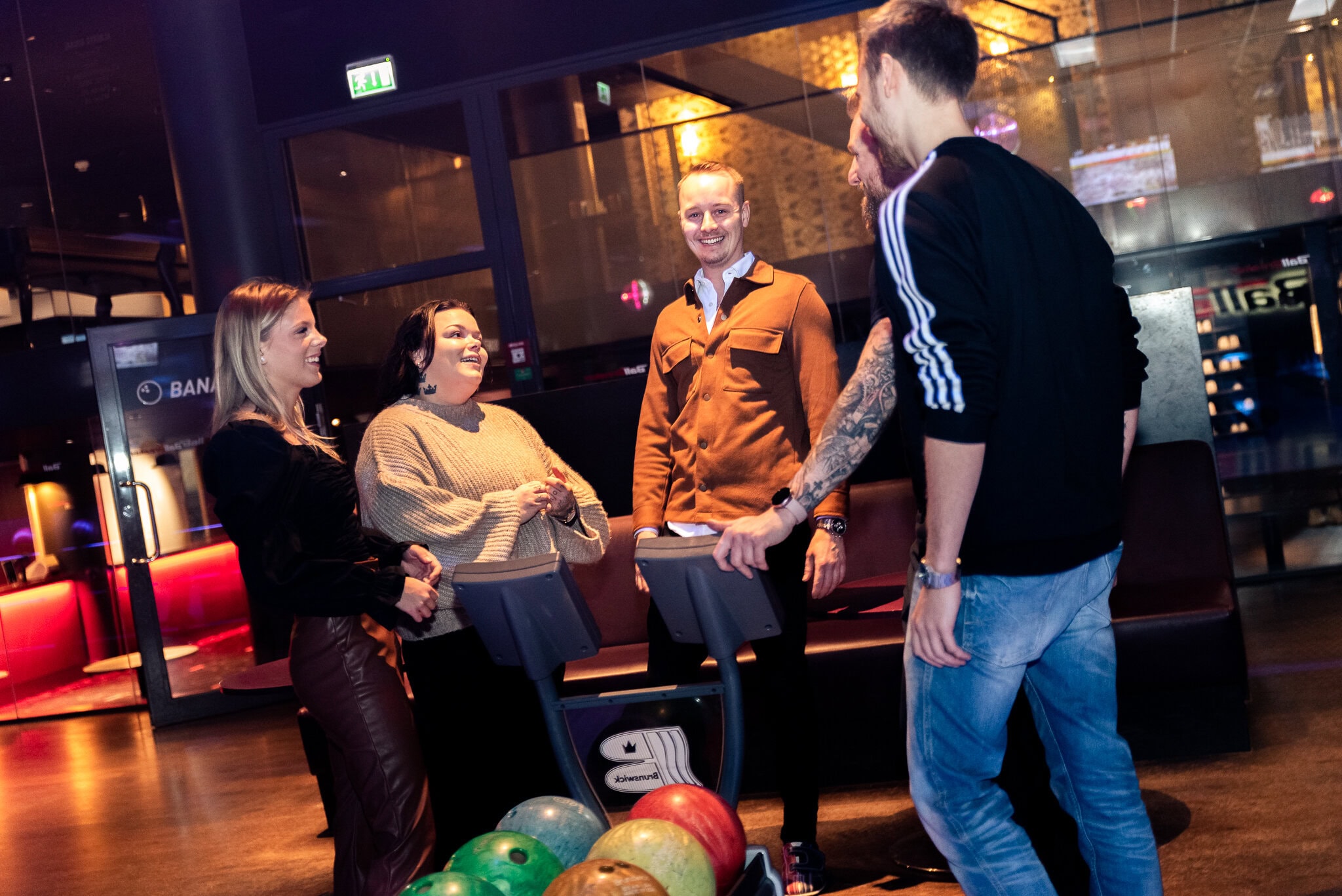 Snygg bowling och socialt umgänge på Ballbreaker i Sverige.